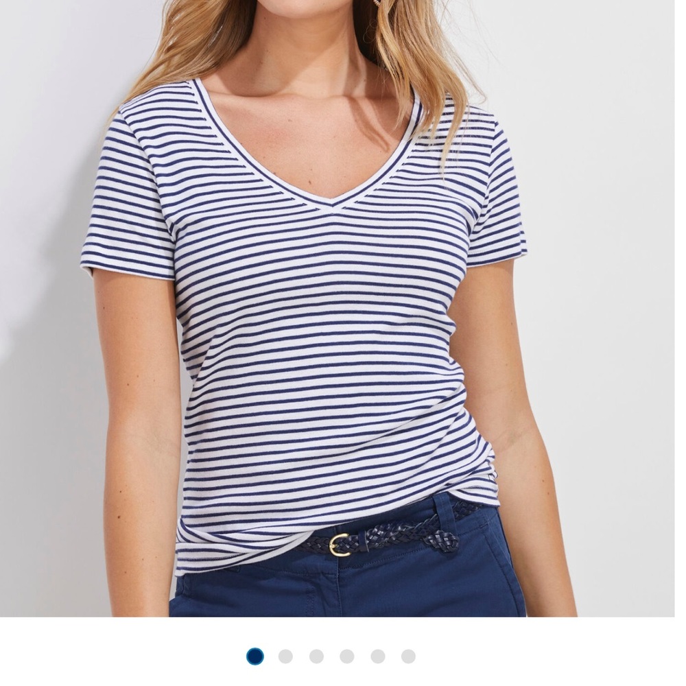 Vineyard Vines stripped V neck tee